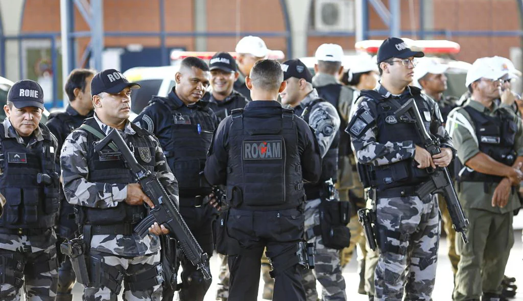 Policiais militares durante o lançamento da Operação Veraneio