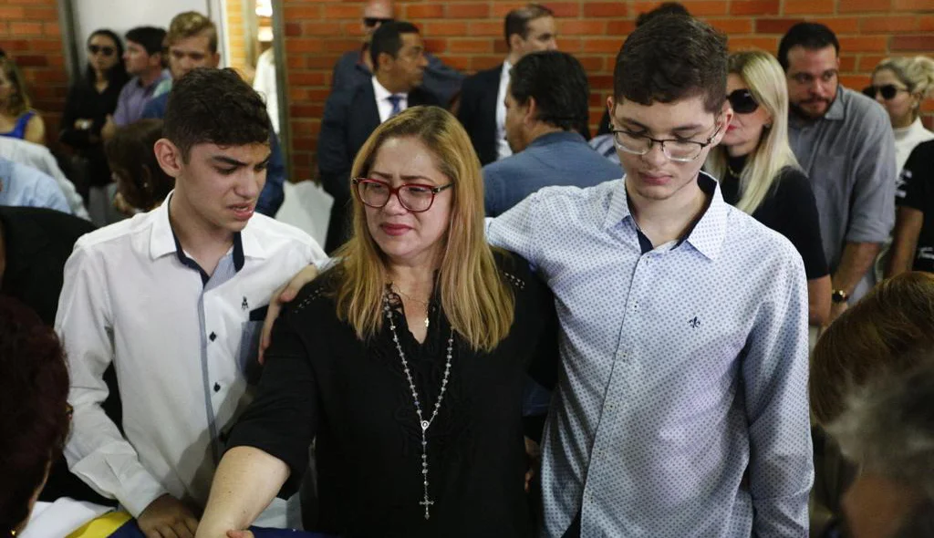 Família no velório de Fernando Monteiro