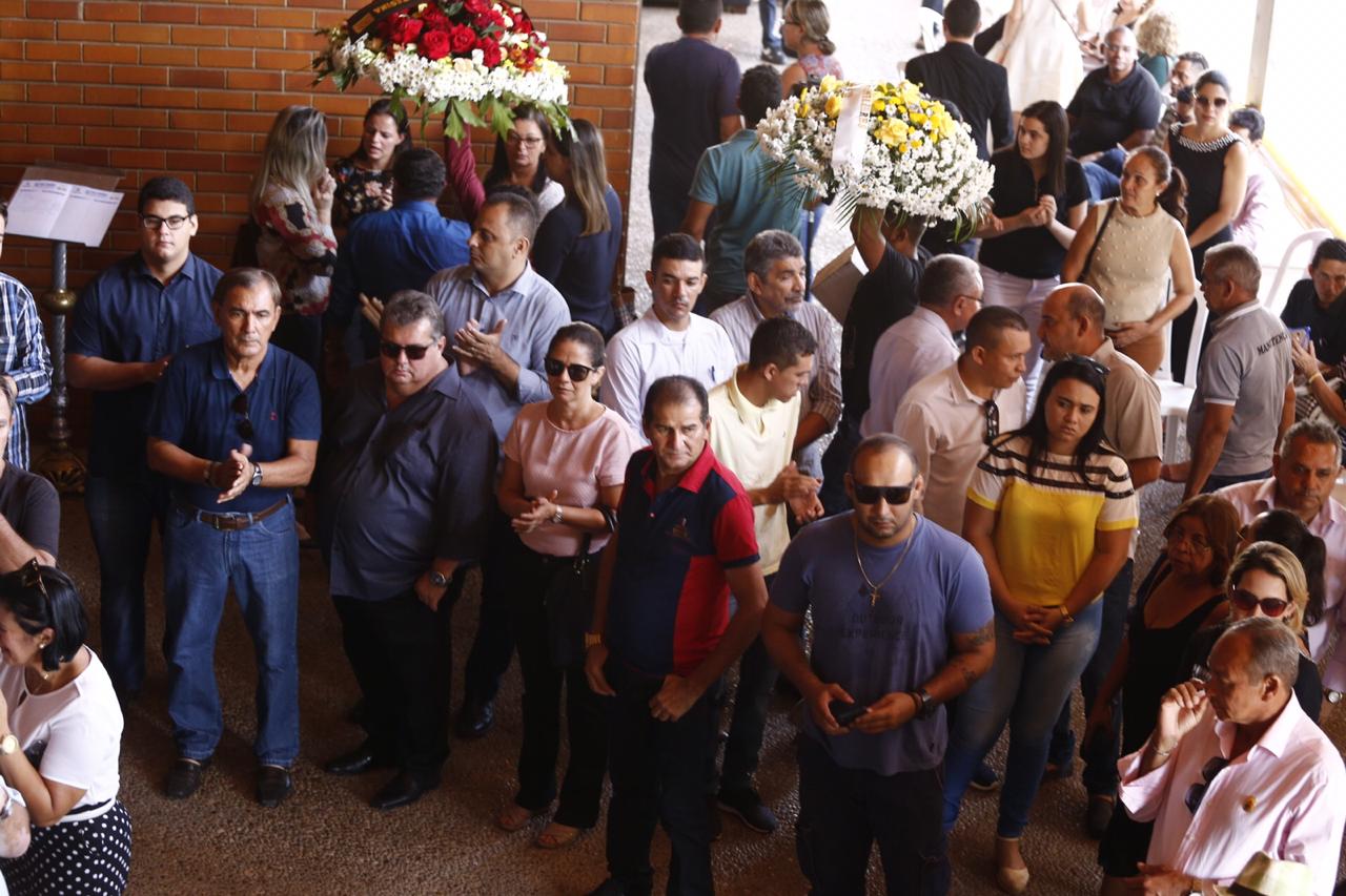 Familiares e amigos no velório de Fernando Monteiro