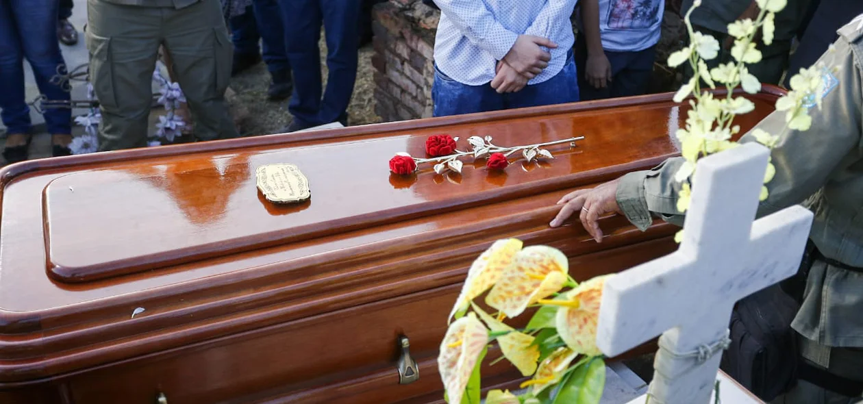 Fernando Monteiro foi sepultado sob forte comoção