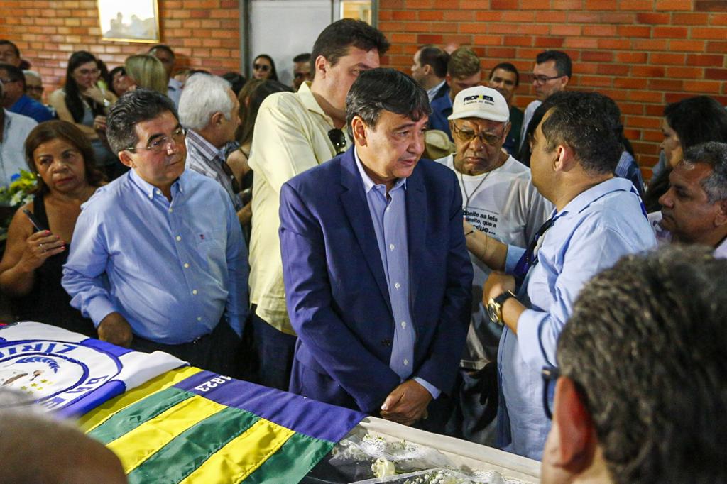 Governador Wellington Dias no velório de Fernando Monteiro