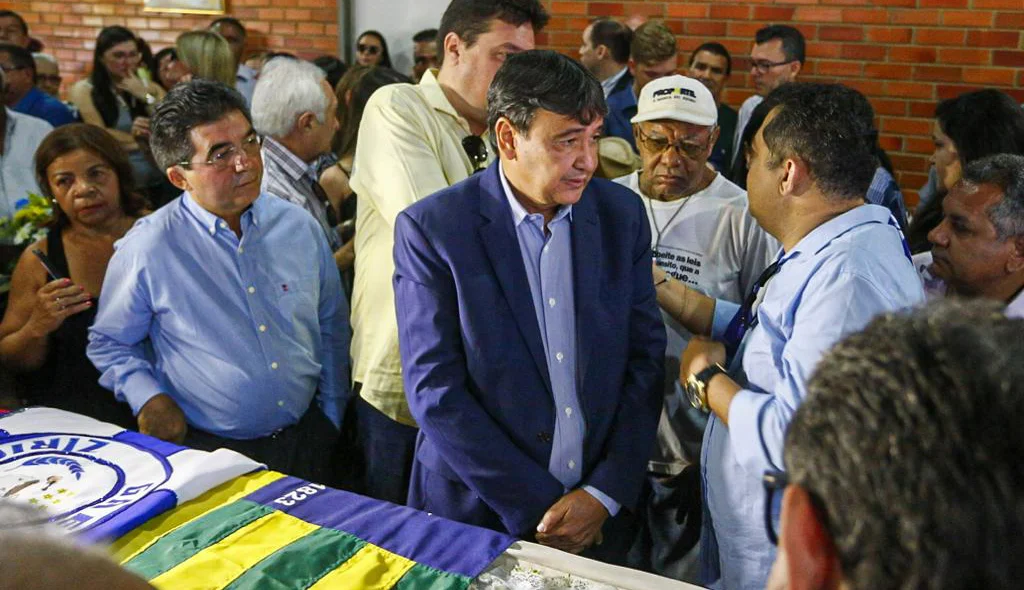 Governador Wellington Dias no velório de Fernando Monteiro