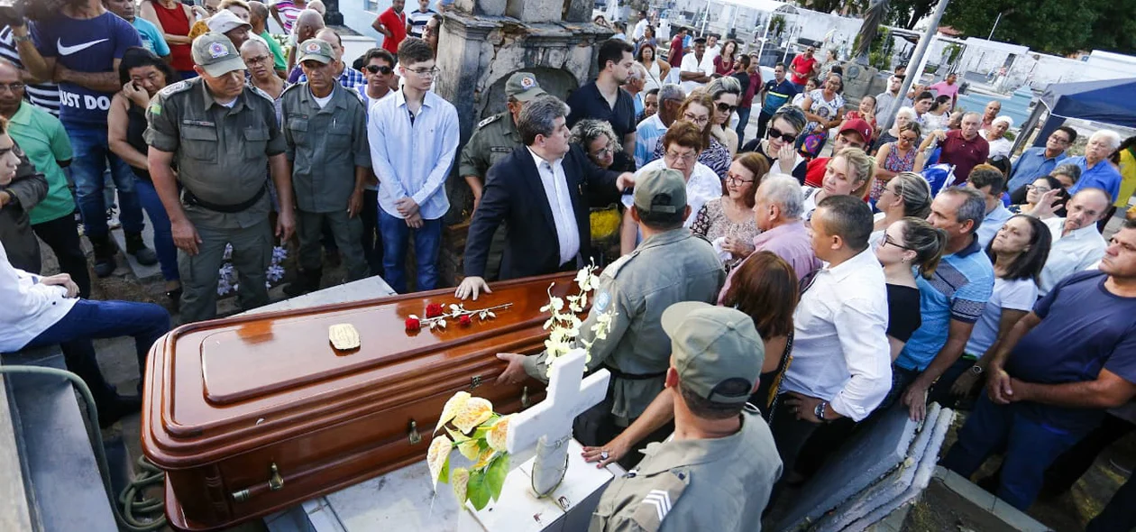 Sepultamento de Fernando Monteiro