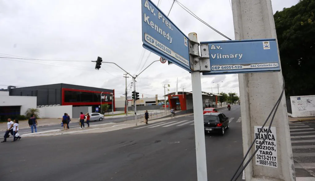 Acidente aconteceu no cruzamento da Avenida Presidente Kennedy com a Avenida Vilmary