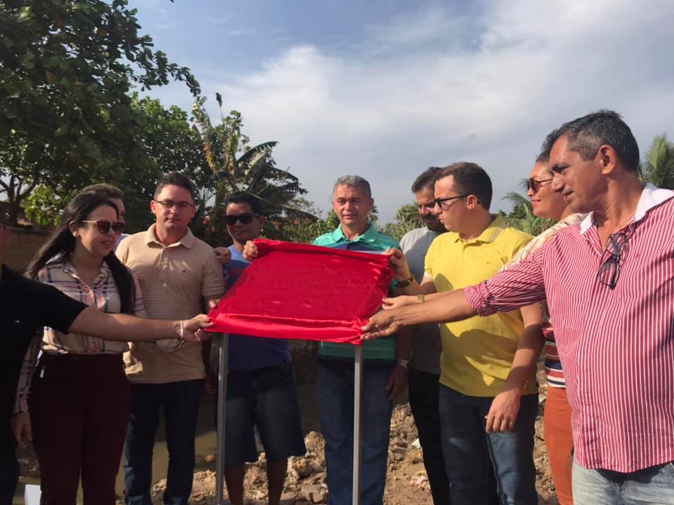 Júnior Percy inaugura obra