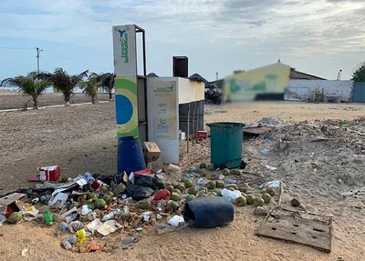 Lixo jogado nas praias de Luís Correia
