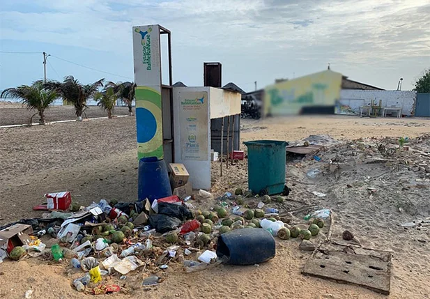 Lixo jogado nas praias de Luís Correia