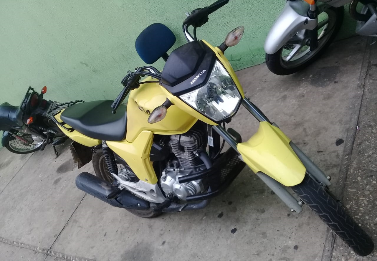 Motocicleta com restrição de roubo/furto
