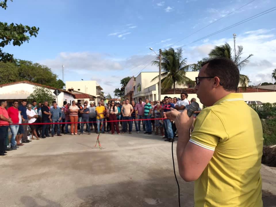 Prefeito Júnior Percy entrega obra 