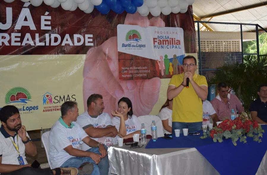 Júnior Percy discursa durante evento em Buriti dos Lopes