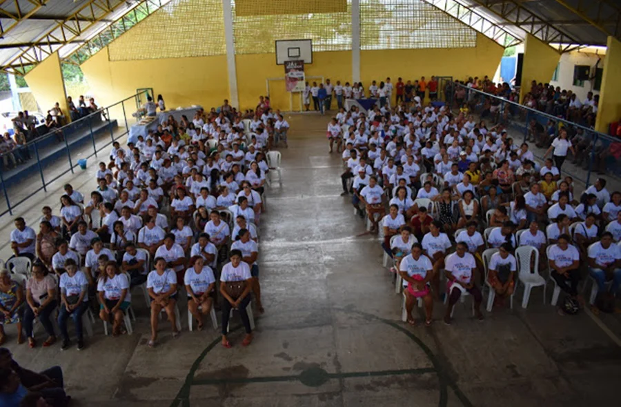 População de Buriti dos Lopes durante evento do Bolsa Família