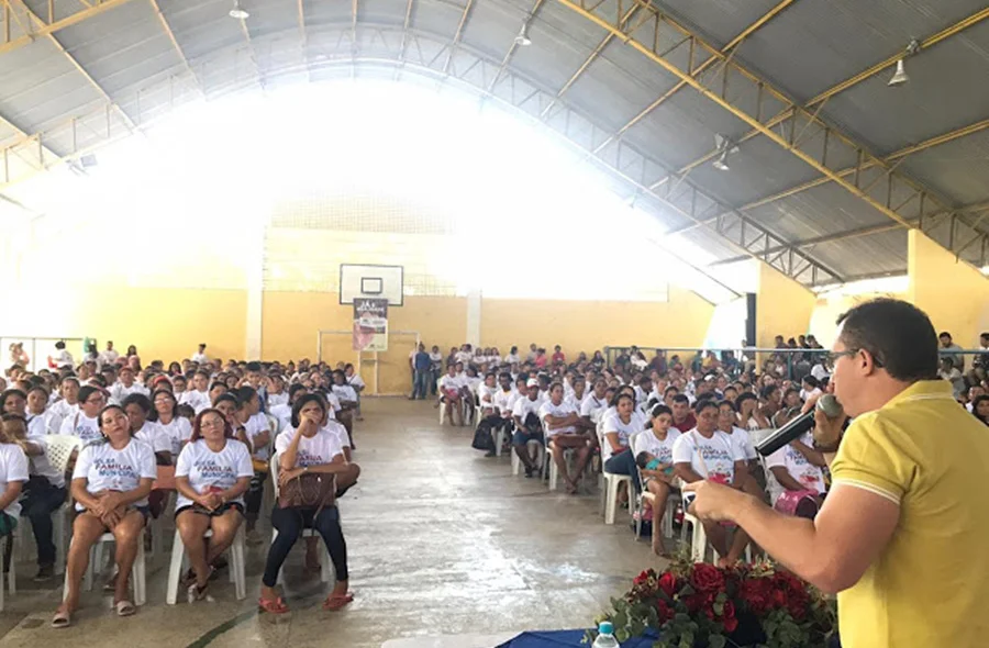 Prefeito Júnior Percy conversa com a população de Buriti dos Lopes