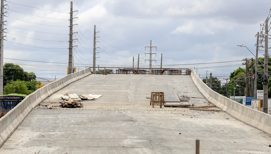 Elevado em construção