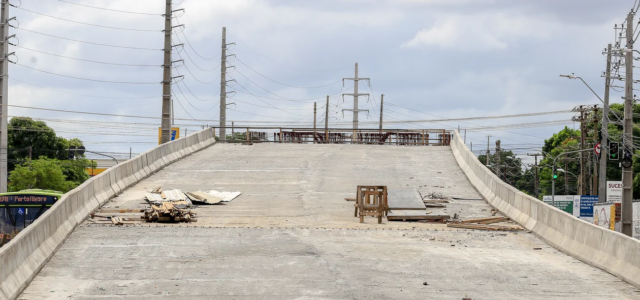 Elevado em construção