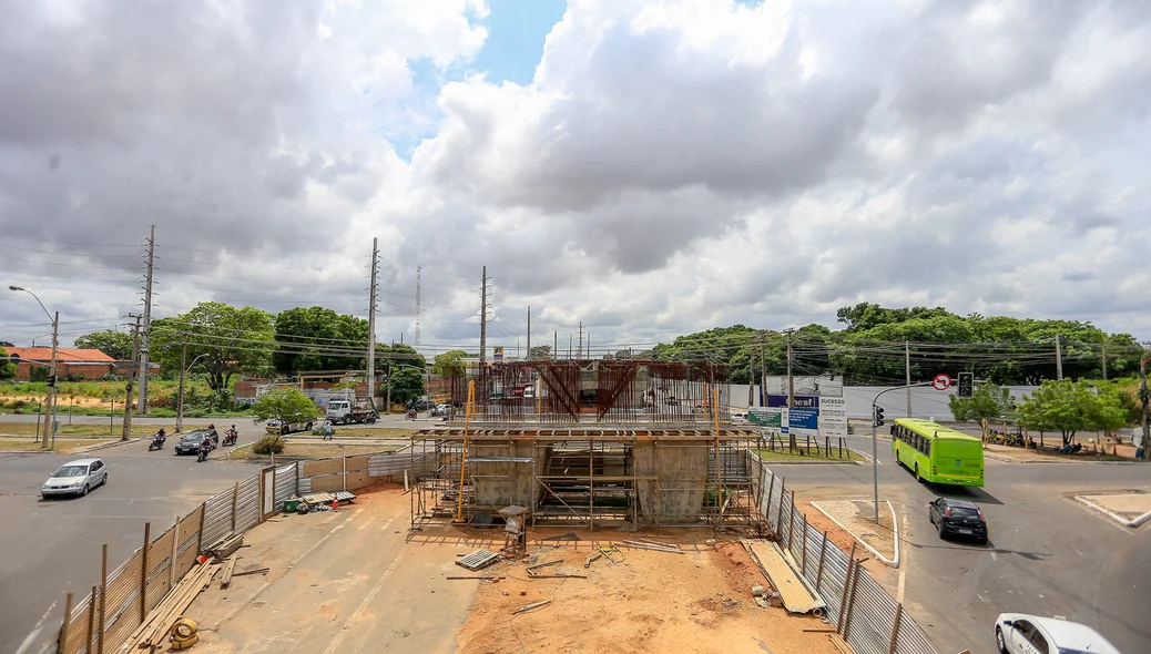 O viaduto deverá ser entregue em abril