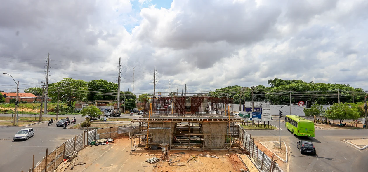 O viaduto deverá ser entregue em abril