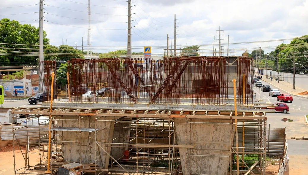O viaduto vai desafogar o trânsito na região