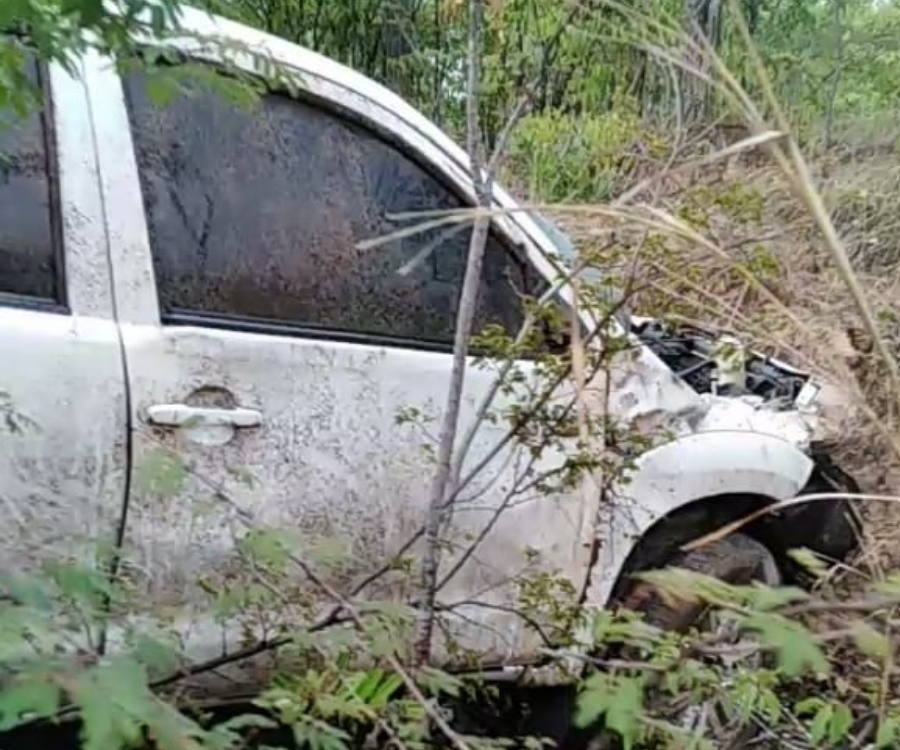 Caminhonete que capotou na BR 135 em Corrente