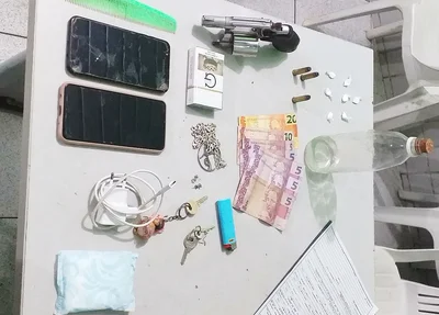 Material encontrado com os suspeitos