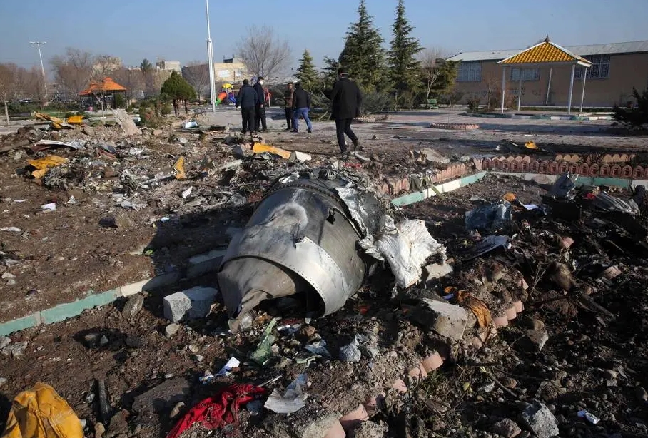 Boeing 737 com 176 passageiros caiu após decolar de aeroporto em Teerã em 8 de janeiro de 2020