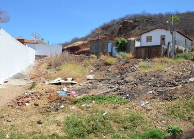 Lei prevê que terrenos baldios sejam murados