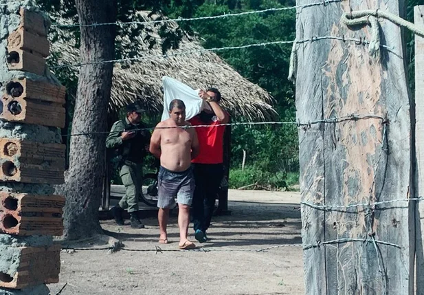 Marcos Emílio sendo preso pela polícia