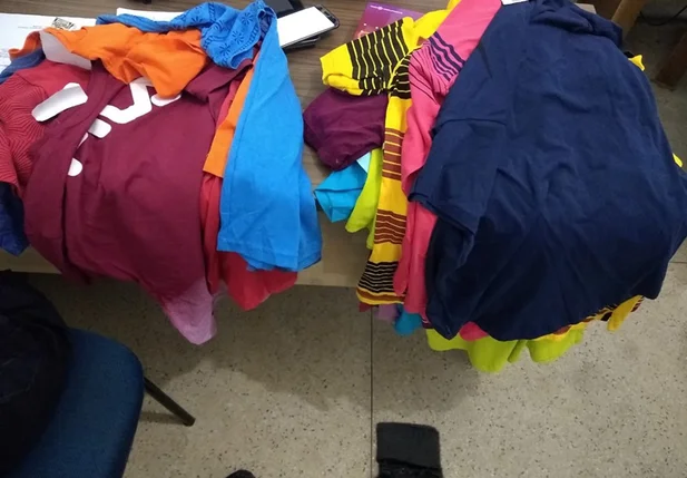 Peças de roupas furtadas em Regeneração