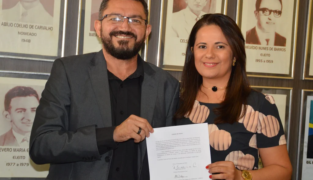 Conselheira Meircylândia Maria Rodrigues Leal com o Padre Walmir