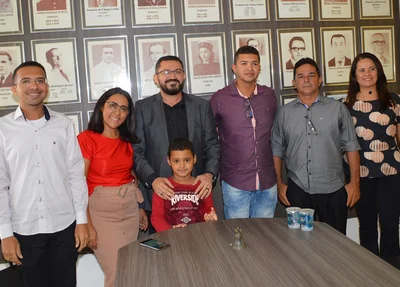 Conselheiros empossados com o Padre Walmir