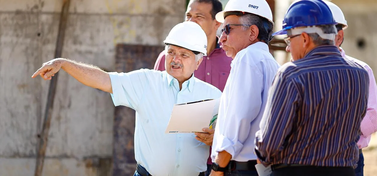 Senador Elmano Férrer visita obra de construção do Viaduto do Mercado do Peixe