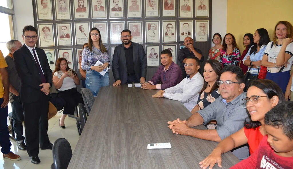 Solenidade de posse começou com mais de duas horas de atraso