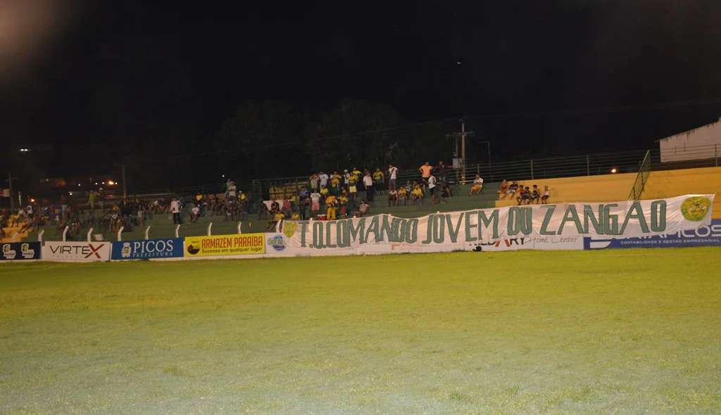 Torcida compareceu em pequeno número