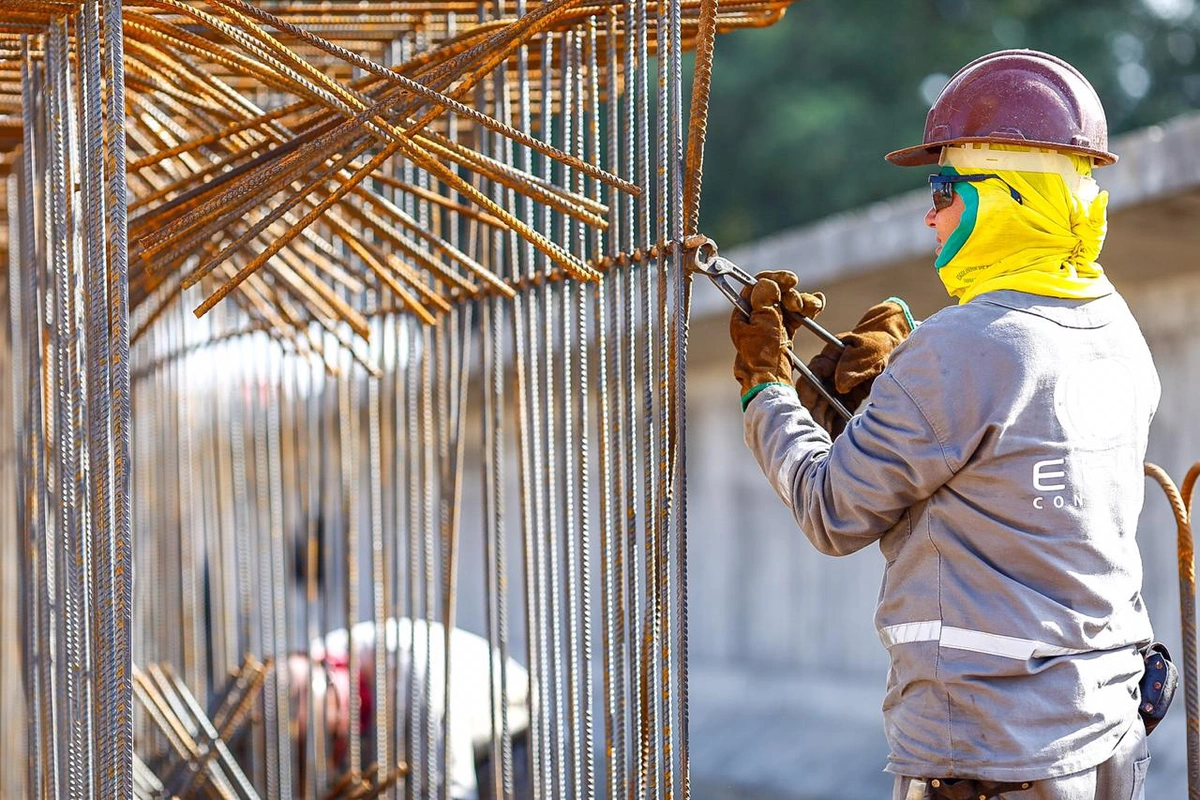 Tralhador da construção civil