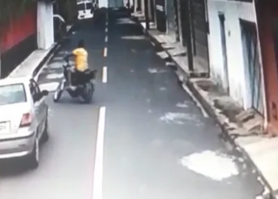 Criminosos furta motocicleta 