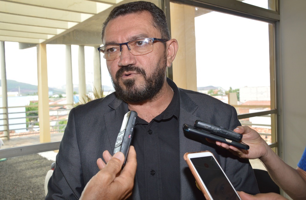 Prefeito Padre Walmir diz que Assis Carvalho não vai definir candidato do PT em Picos