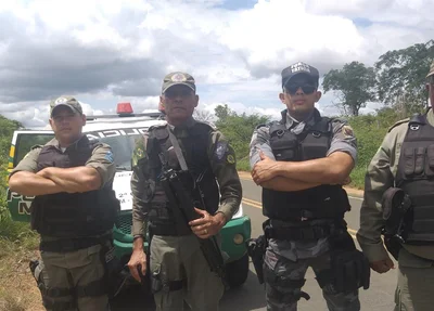 Policiais que realizaram a prisão do acusado