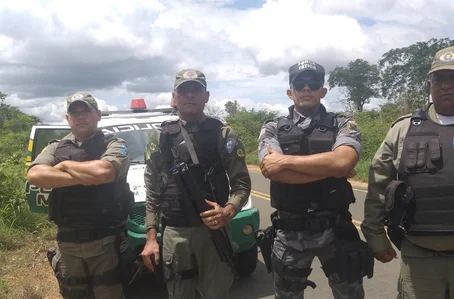 Policiais que realizaram a prisão do acusado