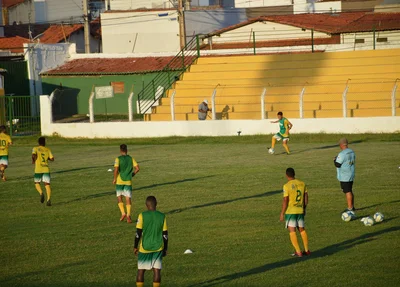 Elenco do Picos treina forte para estreia no Piauiense 
