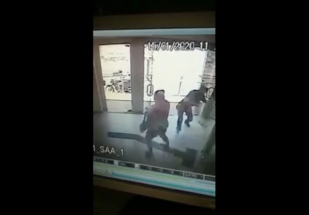 Momento em que a vítima é baleada