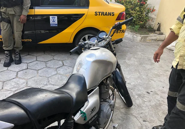 Motocicleta sem placa encontrada pelo Ciptran
