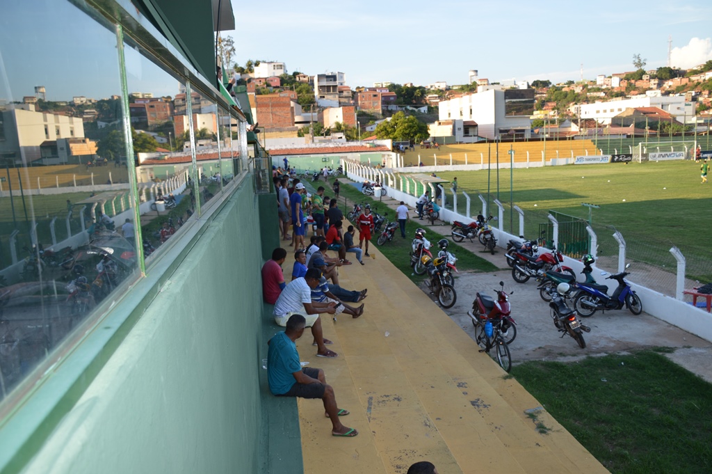 Torcedores acompanham treino do Picos