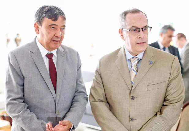 Wellington Dias ao lado de Décio Oddone, diretor nacional da ANP