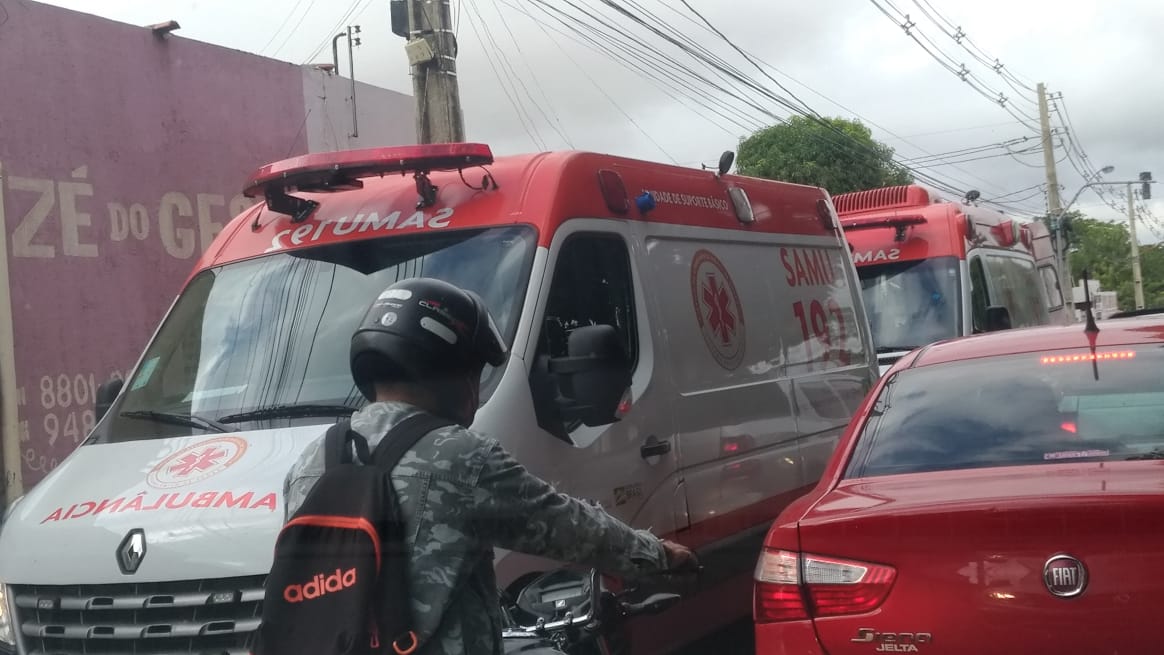 Duas ambulâncias do Samu estavam no local