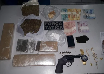 Objetos apreendidos com o suspeito