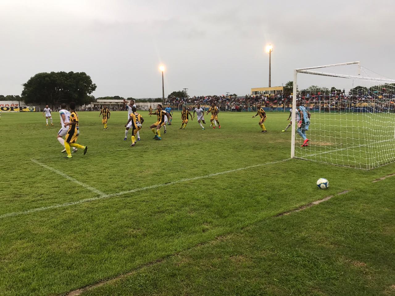 Partida entre Altos e Timon, no Felipão