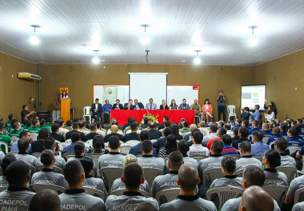 Início do curso de formação de policiais civis do Piauí