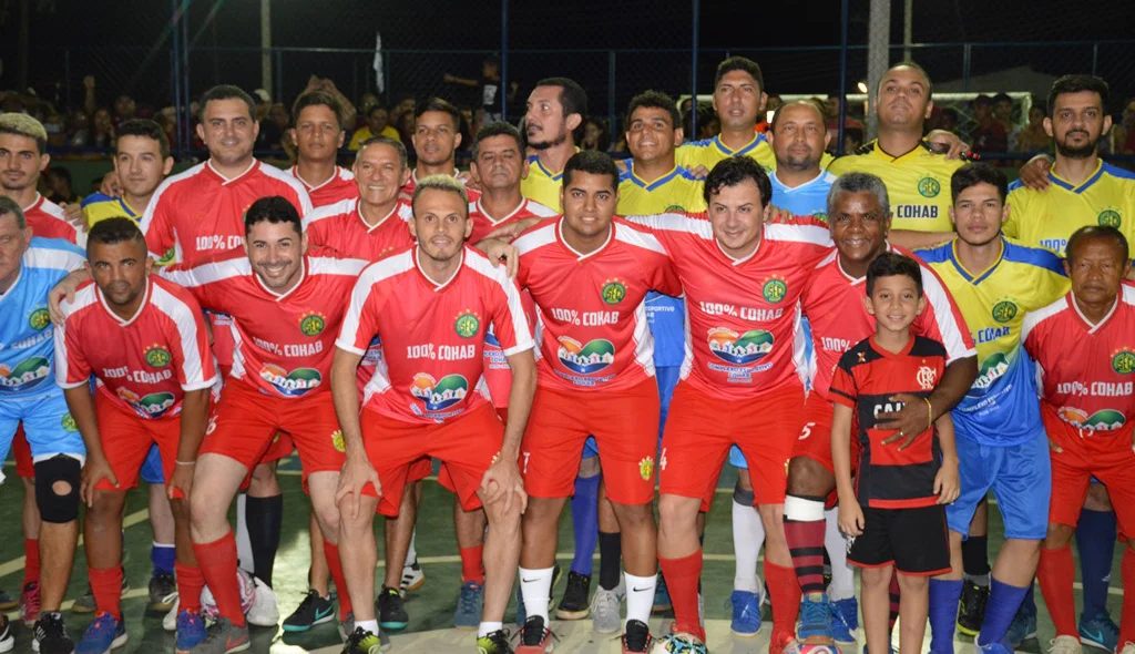 Renê participa de jogo de futsal em Picos