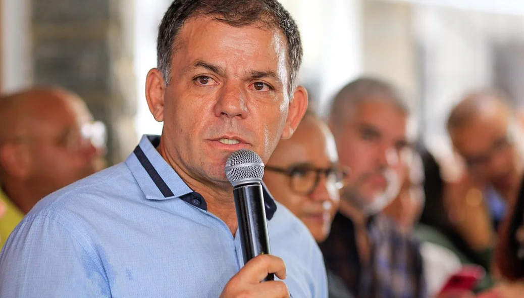 Coronel Carlos Augusto durante seu pronunciamento