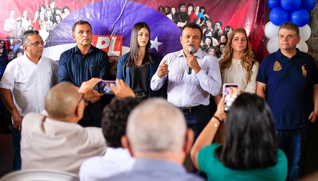 Fábio Abreu participa da inauguração da sede do PL