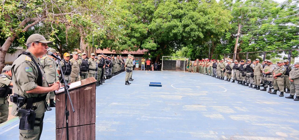 Lindomar Castilho na solenidade de passagem de comando do 5º BPM